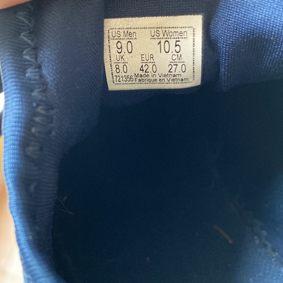 Vans ultra range in navy blue/creme color. - Picture 9 of 10